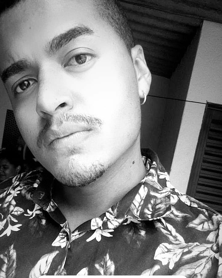Retrato do Lucas em preto e branco