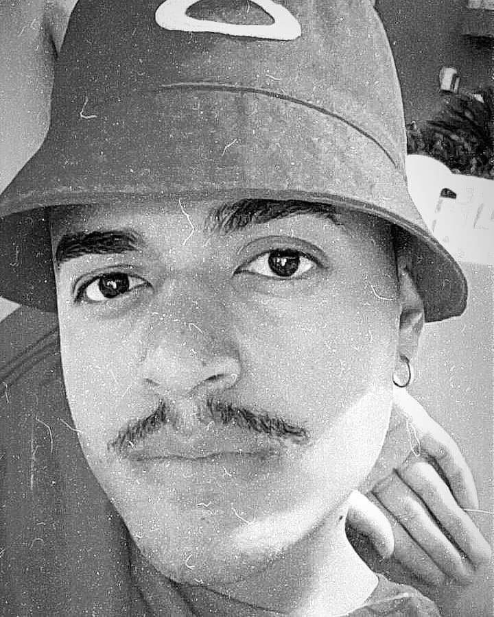 Retrato do Lucas em preto e branco